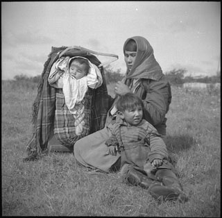 Mother and children, Fort Severn
