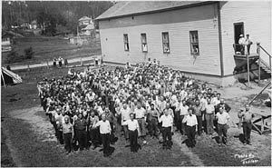 Striking lumberworkers outside of one of the Finnish Halls