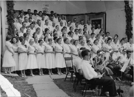 Finnish Organization of Canada choir and orchestra combined to perform at a song festival in  Tarmola organized by the Finnish Organization of Canada