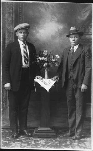 Brothers Uuno and Eino Harju in Canada