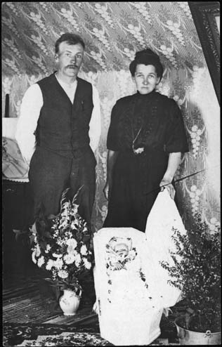 Mr. and Mrs. Vern Koivula with their dead child