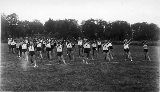 Finnish Canadian gymnasts probably from the Yritys Athletic Club of Toronto