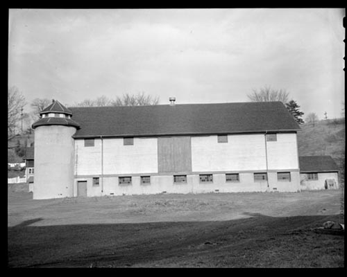 Historic photo from Friday, December 3, 1948 - Exterior view of a barn at Sunnybrook Farm in Sunnybrook Park